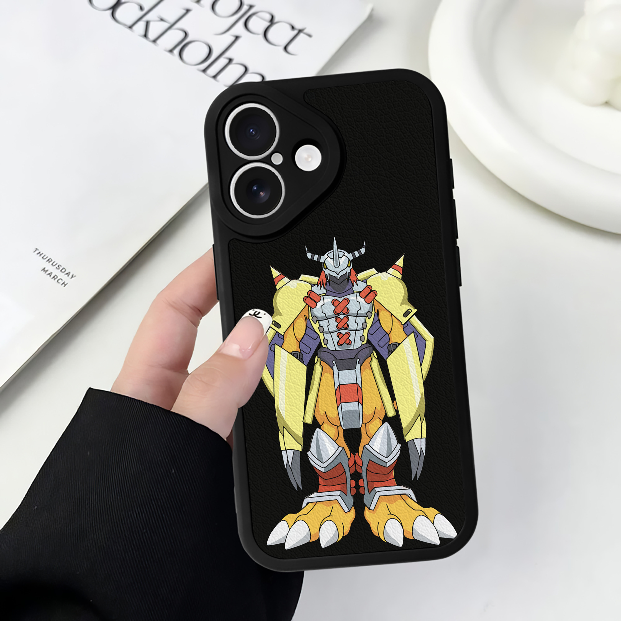 （画像用） Digimon デジタルモンスター/デジモン 【iPhone 16シリーズ対応】シリコンスマホケース（レザー調） 材質：シリコン